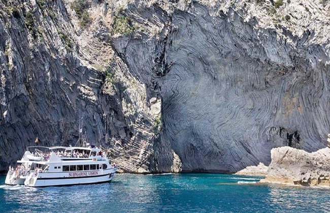 Visita la spiaggia di Formentor in catamarano con fondo di vetro - Foto 2